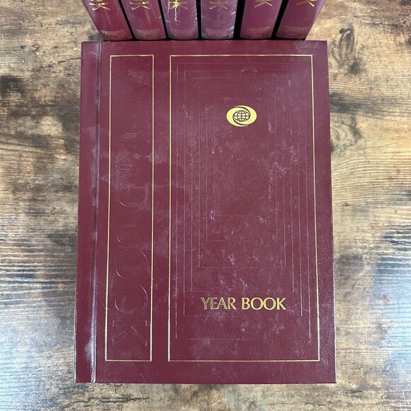 Vintage Lot of 10 Year Book 1994-2003 Events of 1993-2002 Encyclopedia Book Set - Picture 6 of 12